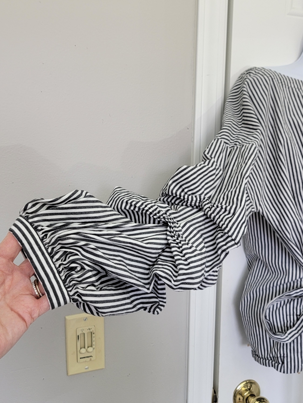 MAX Jeans Gray White Striped Boat Neck Tiered Balloon Sleeve Blouse Tie  Waist M - Picture 4 of 11